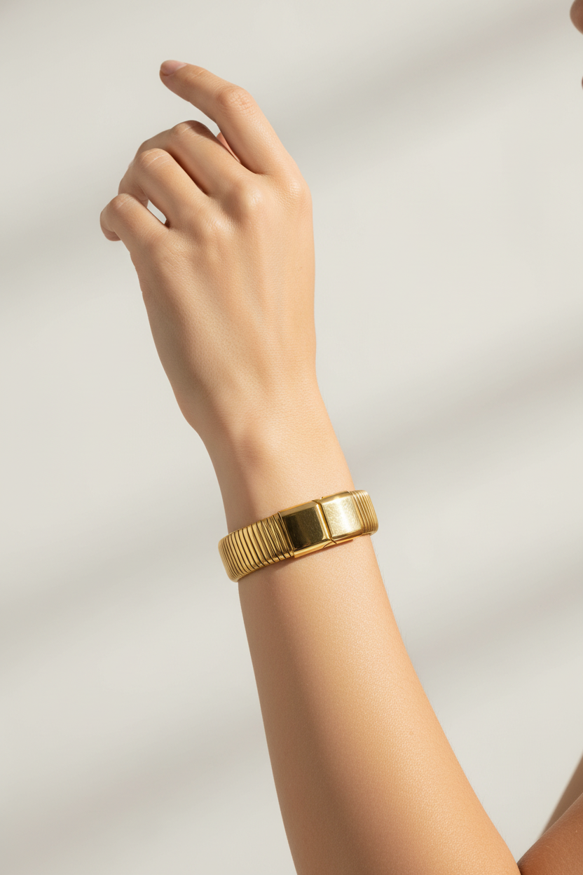 Christel 18K Gold Non-Tarnish Stripe Bold Bangle