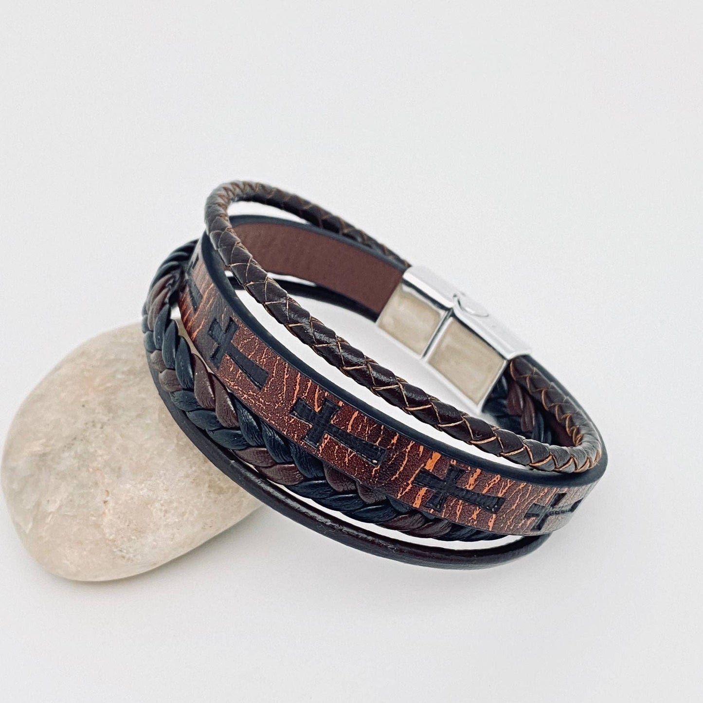 Handmade Leather Cross Men's Magnetic Buckle Bracelet -MJ/BC: 210MM / 8.26in